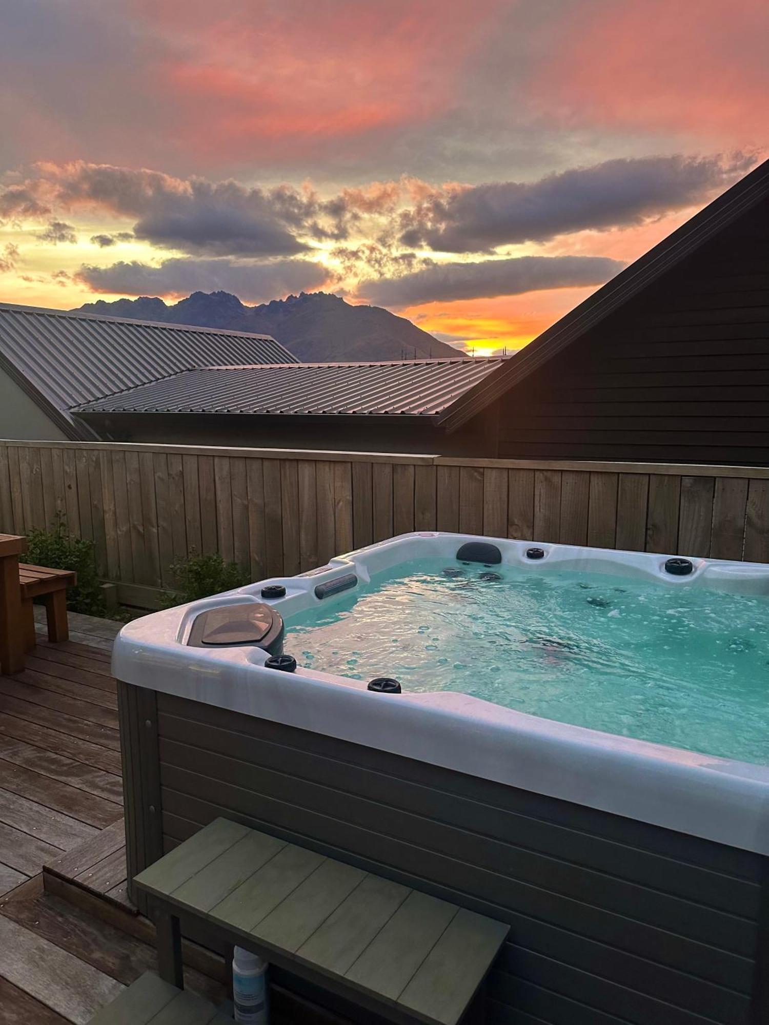 Remarkable View With Hot Tub Frankton Buitenkant foto